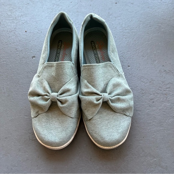 Skechers Women’s Size 8 Gray Memory Foam Slip Ons Bow Comfort Shoes - Picture 1 of 6